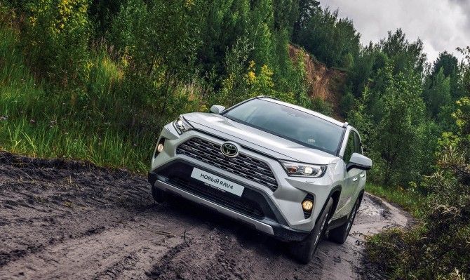 Пятое поколение Toyota RAV4 начнут делать в России с октября