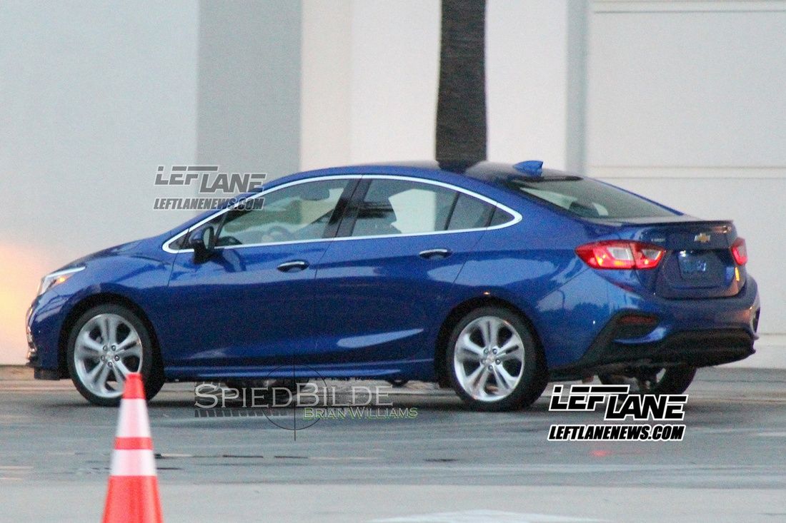 Новый Chevrolet Cruze сфотографировали со всех сторон