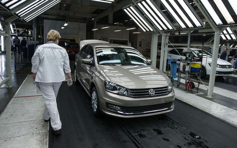 Самая странная новость недели: Volkswagen 10 лет завозил в Россию бензин