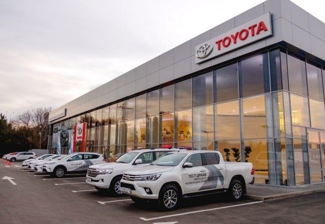 Toyota повысила цены почти на все модели