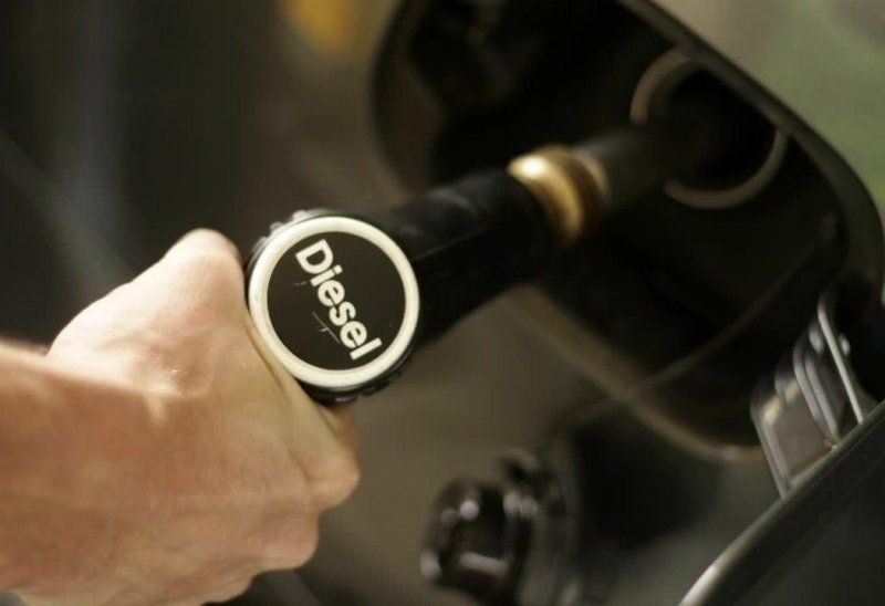 Быстрее, чем бензин: дизтопливо резко подорожало 