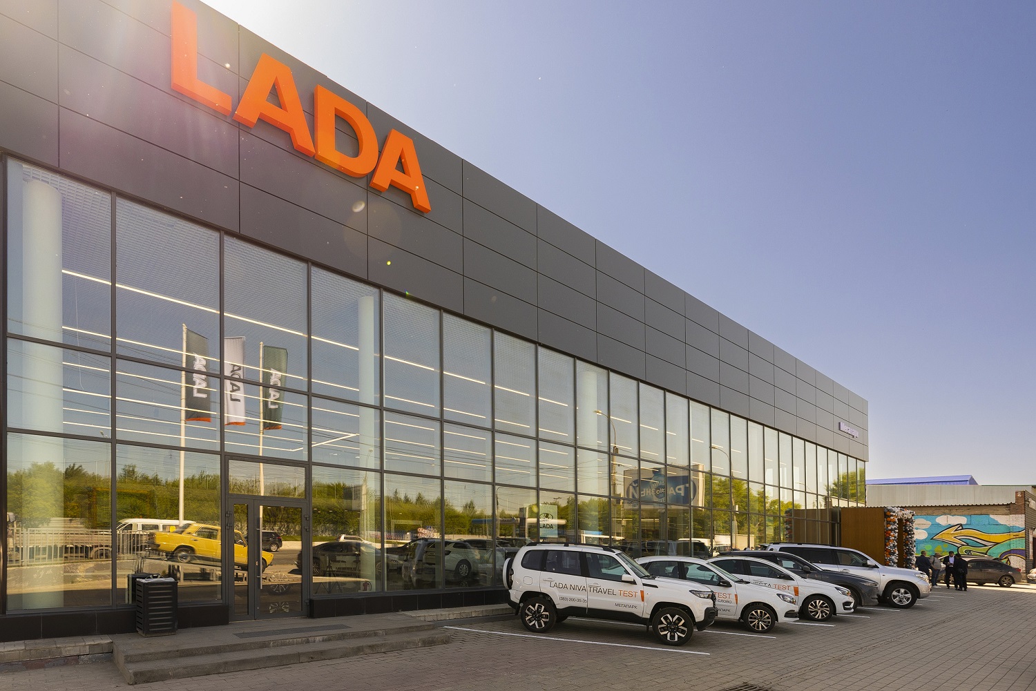 В Новосибирске открылся уже пятый дилерский центр LADA