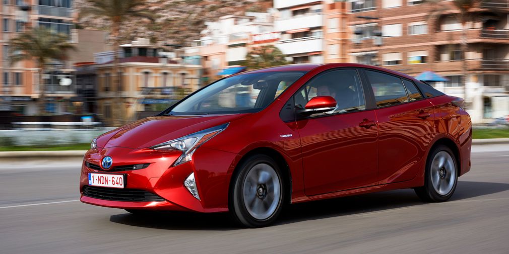 Toyota вернет на российский рынок гибридный Prius   