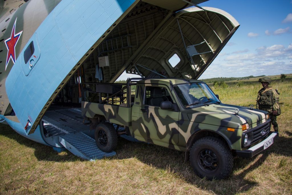 Lada 4x4  пошла в десант