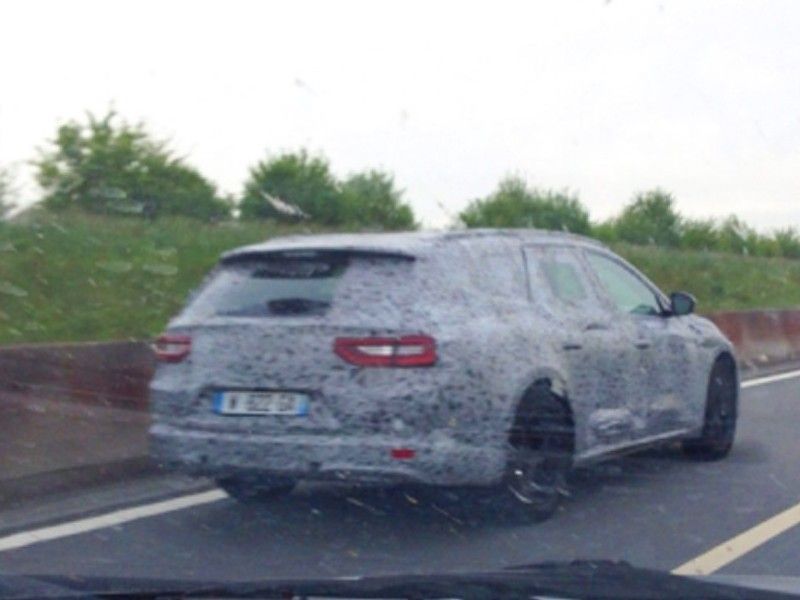 Новый универсал Renault поймали во время испытаний