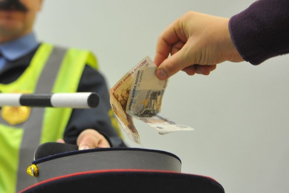 Гаишник брал с подчиненных плановую мзду