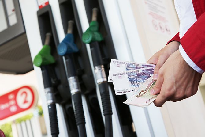 Стали известны причины рекордного роста цен на бензин