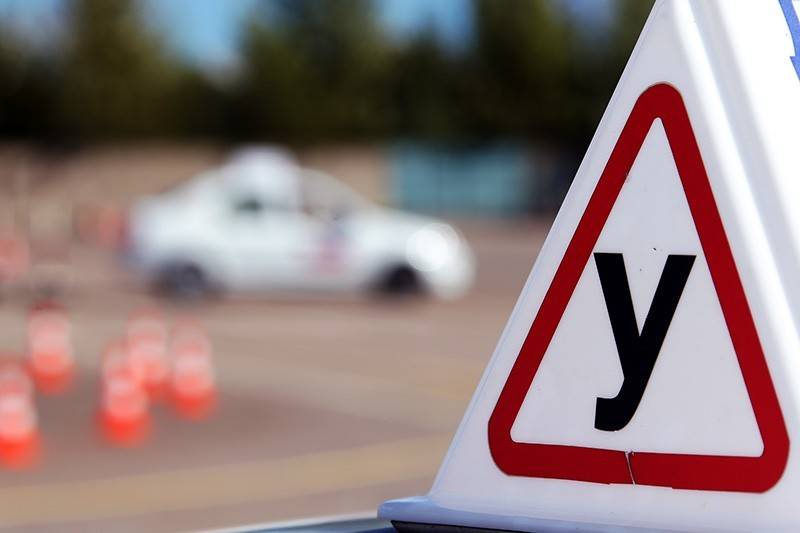 Как выбрать автошколу в 2026 году: проверка лицензии, автодрома и скрытых платежей