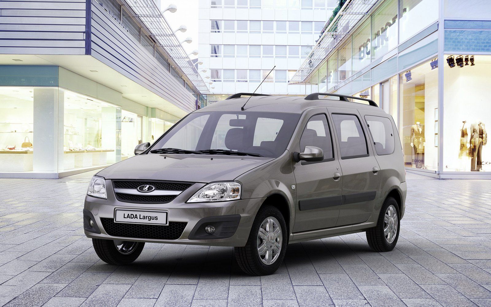 LADA Largus делает кассу на рынке минивэнов