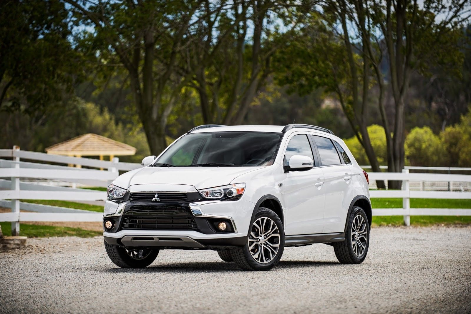 Mitsubishi пока не будет поставлять в Россию модель с дизайном в стиле LADA