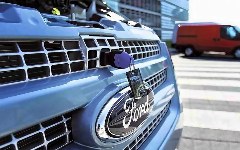 Ford придумал, как заливать «омывайку», не открывая капот 