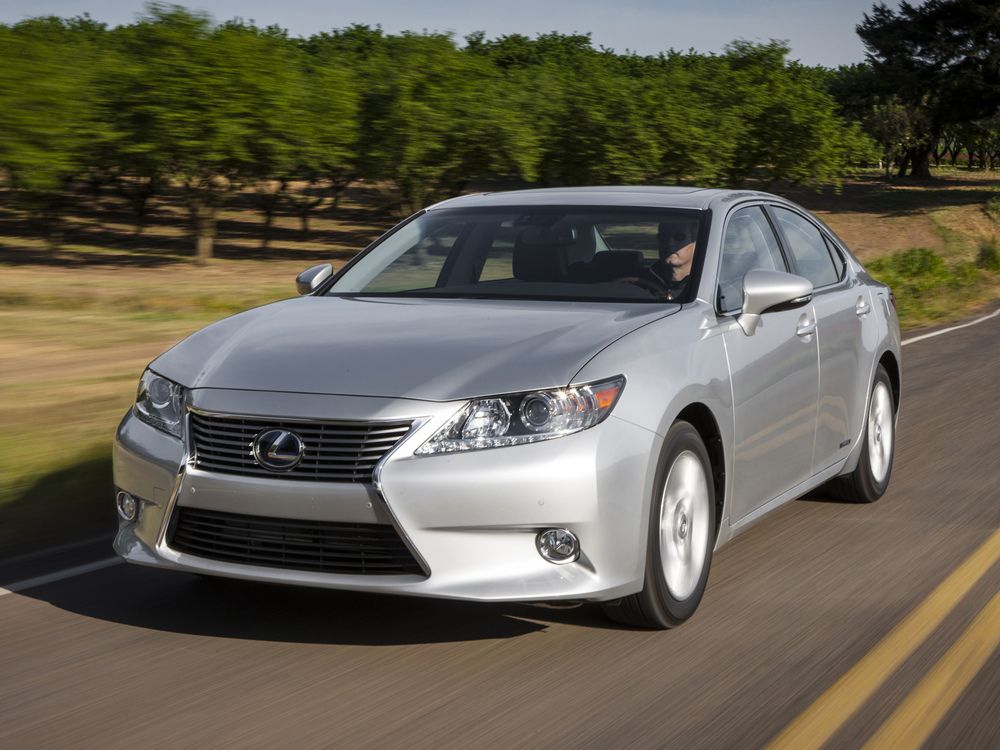 Lexus вновь отзывает в России тысячи машин из-за подушек Takata