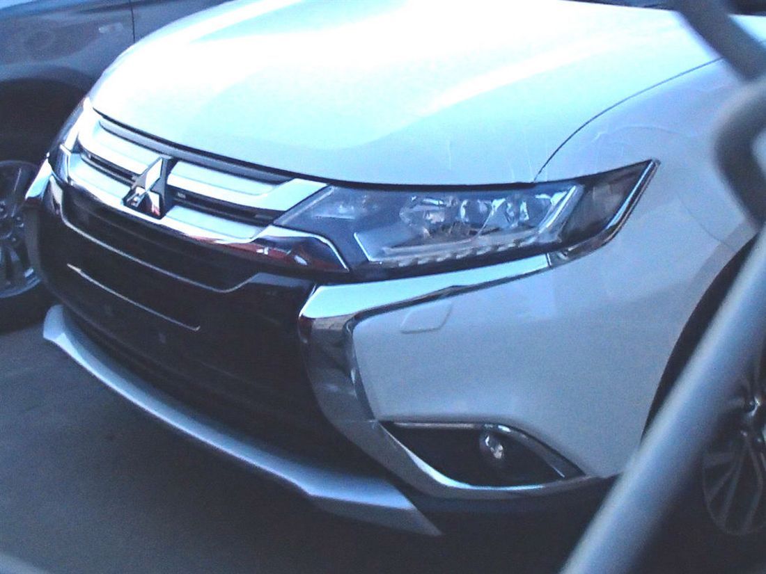 В стиле LADA: обновленный Mitsubishi Outlander приоткрыл «личико»