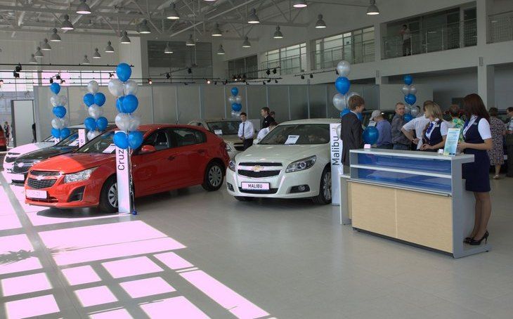 Российский авторынок продолжает падение. Почти все в «минусе»