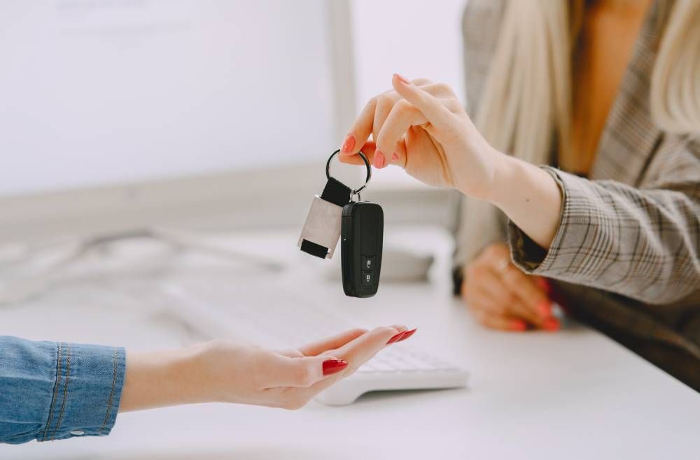 Как выбрать и проверить автомобиль с пробегом: советы по осмотру документов, кузова и техники