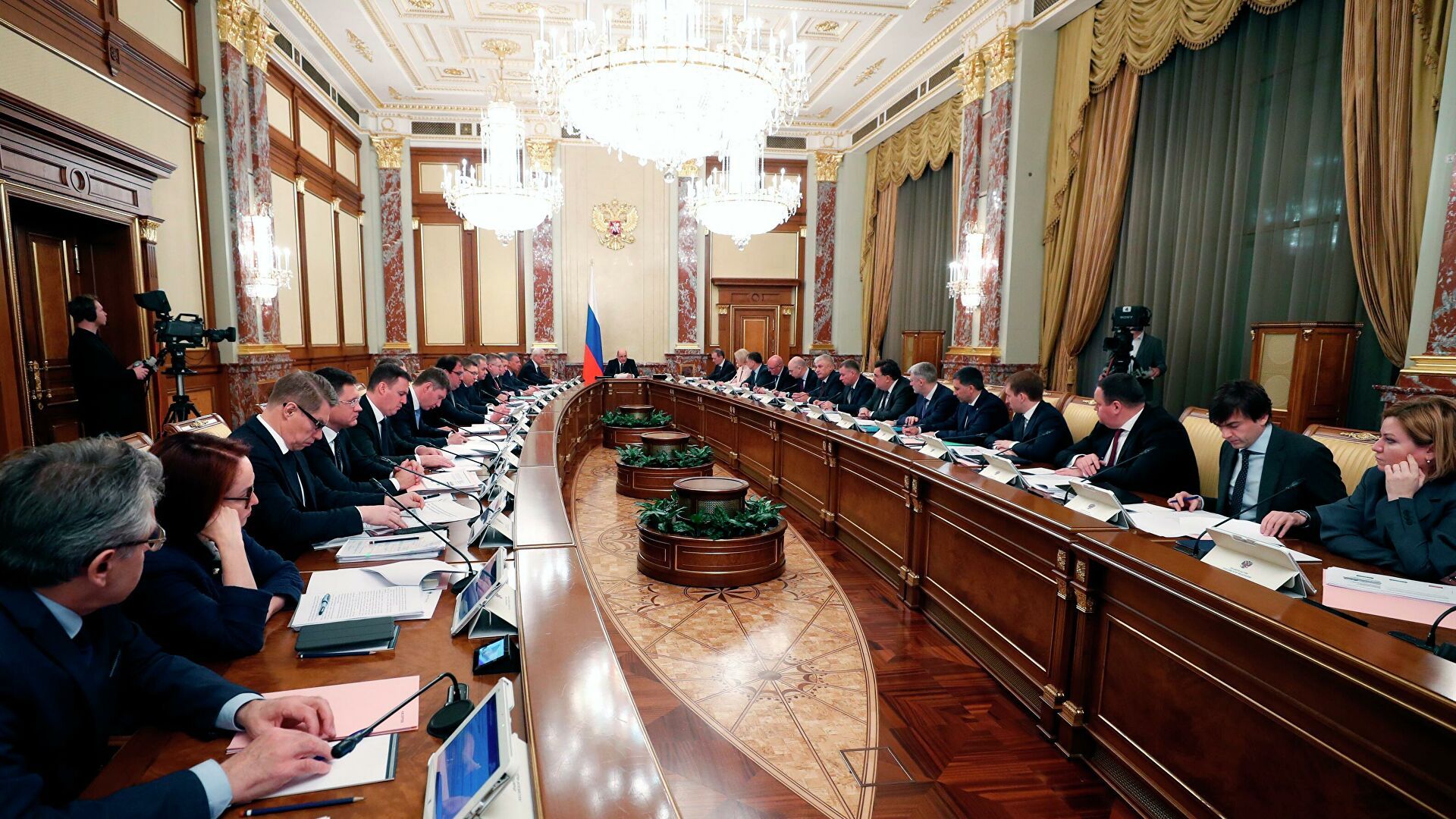 Как правительство сдержит рост цен на топливо?