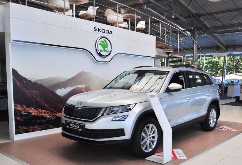 Skoda в России продлевает все скидки на апрель (и поднимает цены)