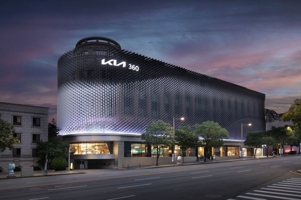 Kia360exterioratnight.jpg