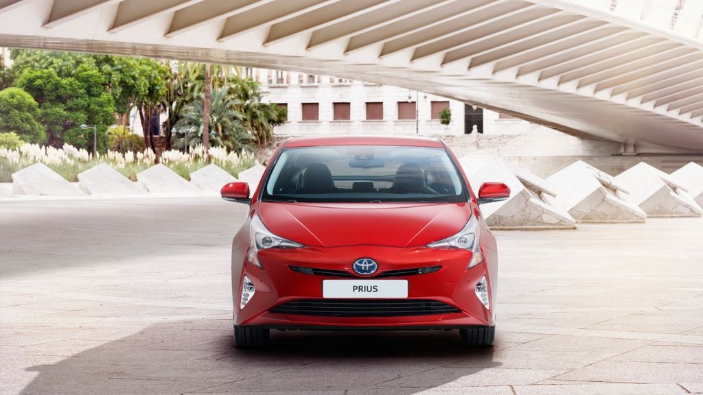 002-toyota-Prius-2016_1600x900_tcm-3020-887803.jpg
