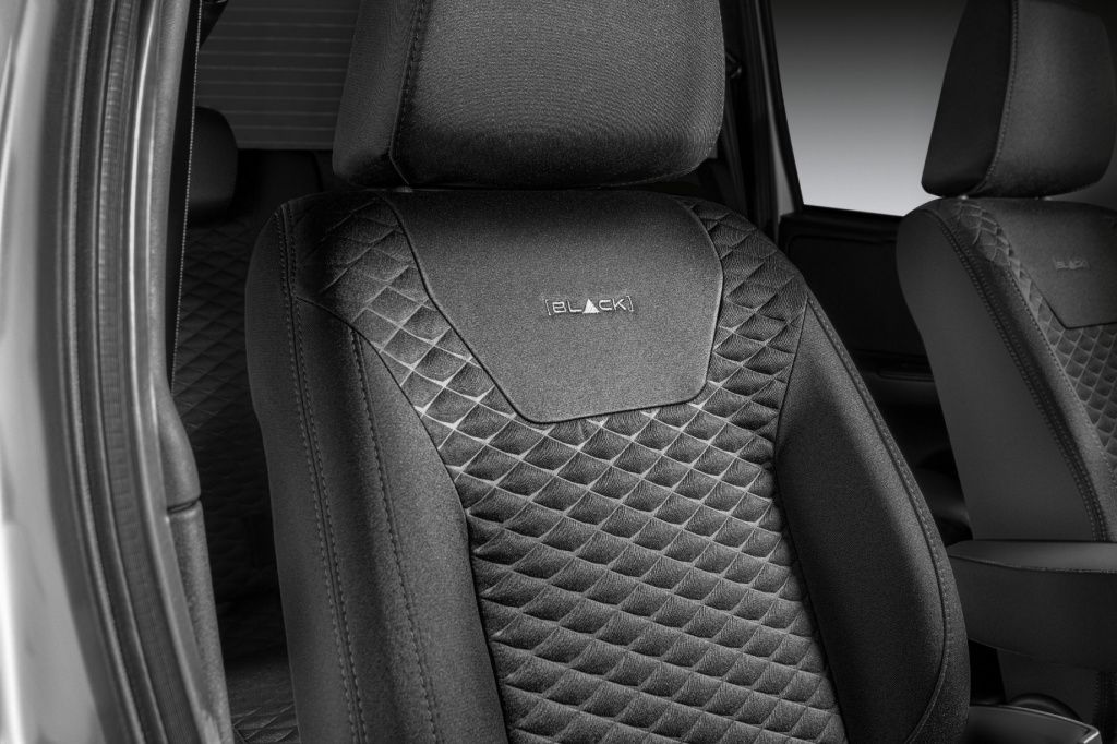 Niva_Travel_Black_Interior.jpg Niva_Travel_Black_Interior.jpg