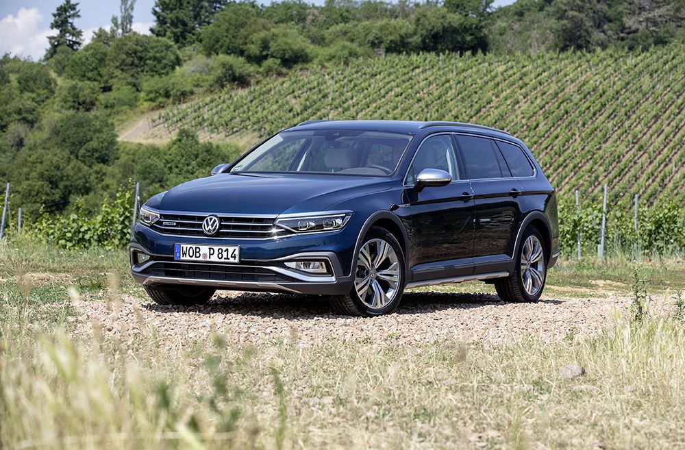 Volkswagen_Passat_Alltrack_(1).jpg