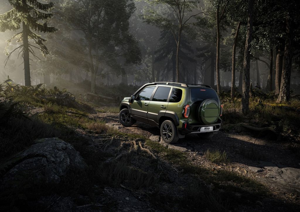 Niva Travel Offroad_Forest.jpg