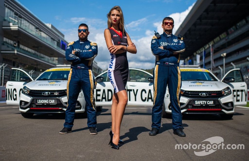 grid-girls-and-safety-car-driv-1.jpg grid-girls-and-safety-car-driv-1.jpg