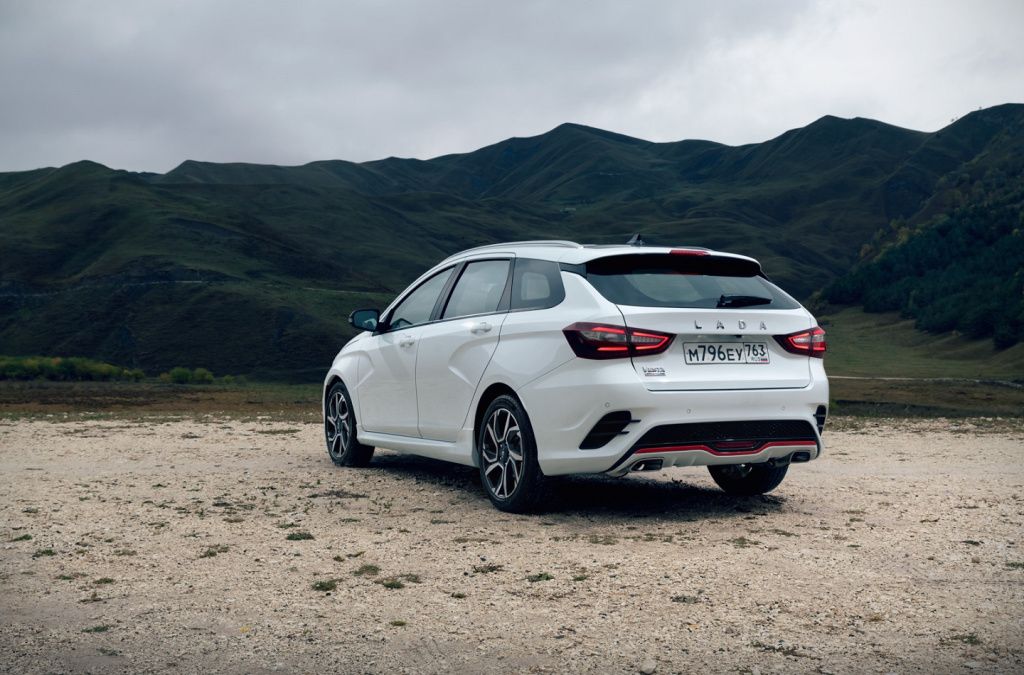 LADA Vesta SW Sportline 2.jpg