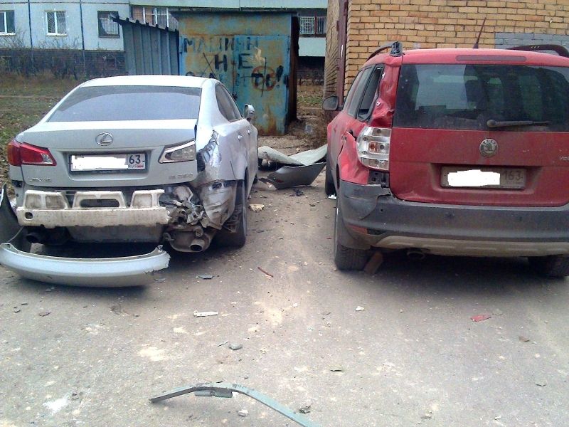 Lexus и SKODA повреждены в Тольятти из-за взрыва